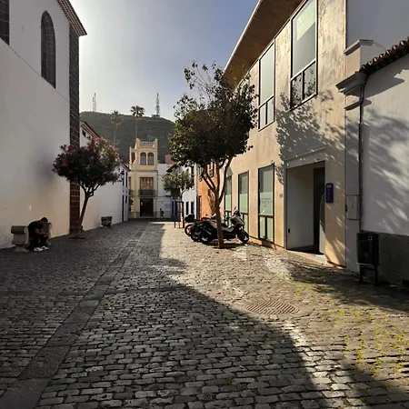 En Calle Heraclio Sanchez Lägenhet *